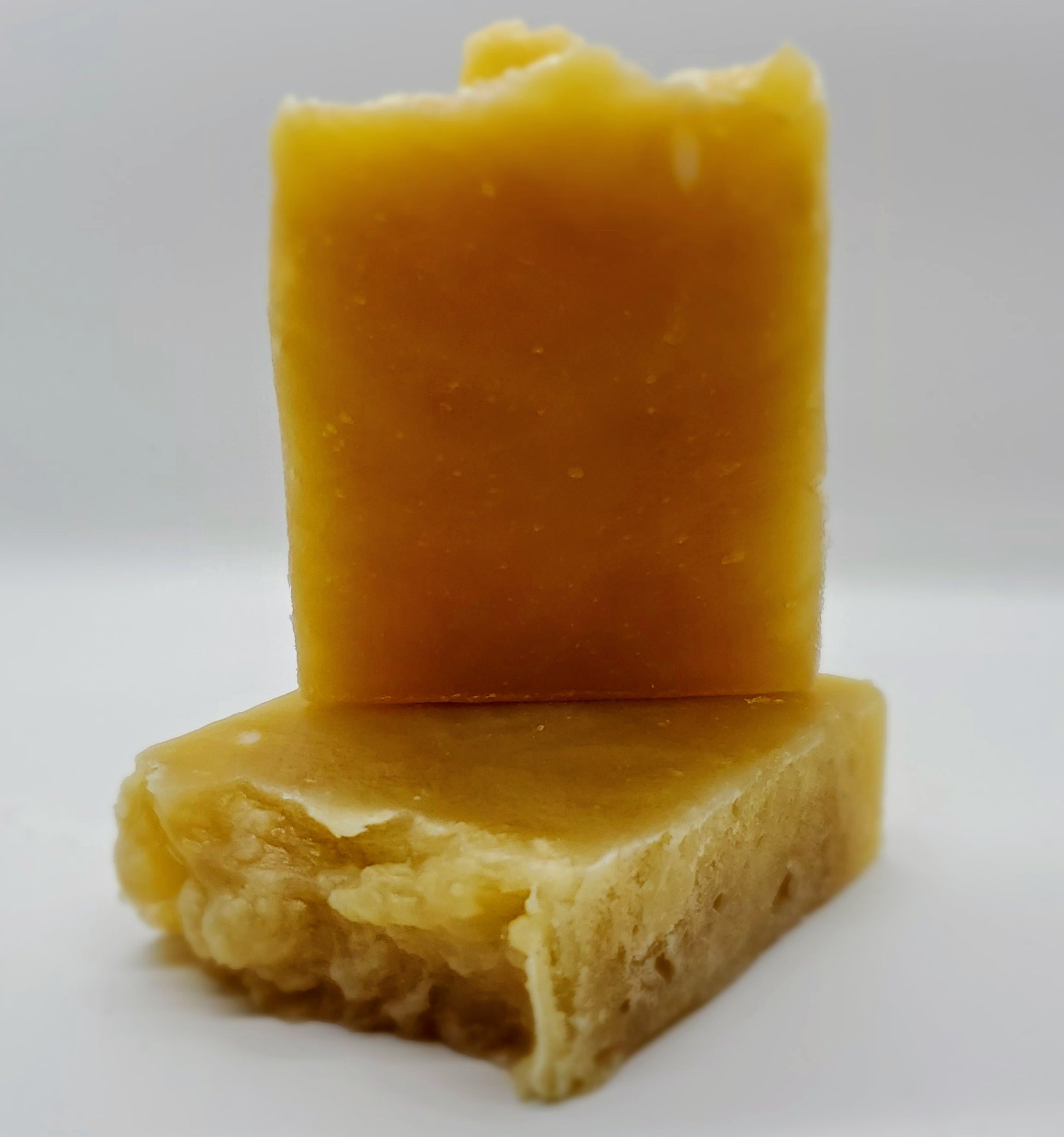 Rich and creamy shaving bar to get a close and clean shave. Formulated with a double butter recipe (cocoa & shea butter, coconut oil, olive oil, castor oil, and almond milk). Natural clean and fresh scent using bergamot and cedarwood essential oils. Plant based Cruelty free Good for all