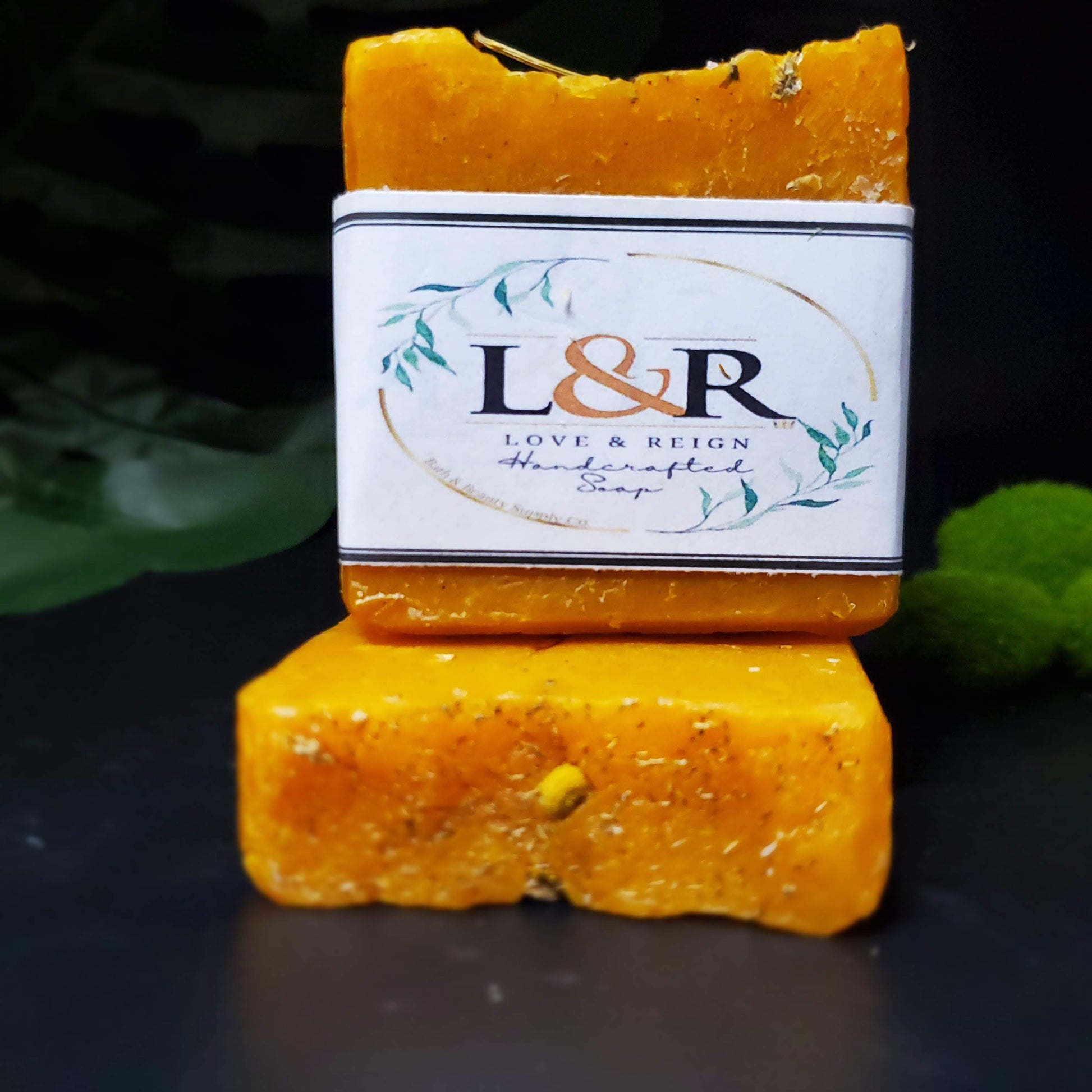 Handcrafted with all natural ingredients (saponified shea butter, coconut oil ,olive oil, castor oil, and sweet almond oil) free from harsh chemicals. Formulated using a plant based recipe, designed to cleanse your cleanse your hair and provide moisturization. Our soap designs and fragrances are made with natural colorants and pure essential oils. Naturally pigmented with  annatto seed powder. Scented with tea tree oil essential oil.