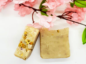 Lavender and Lemon soap is a scented with a lavender and  lemon essential oil blend. Topped with chamomile and lavender petals. Made with plant based ingredients. Great for total body care.
